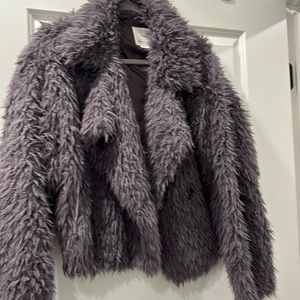 Fuzzy lightweight jacket